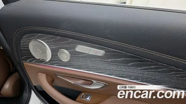 Mercedes-Benz E-Class 2022 — Photo 6/20