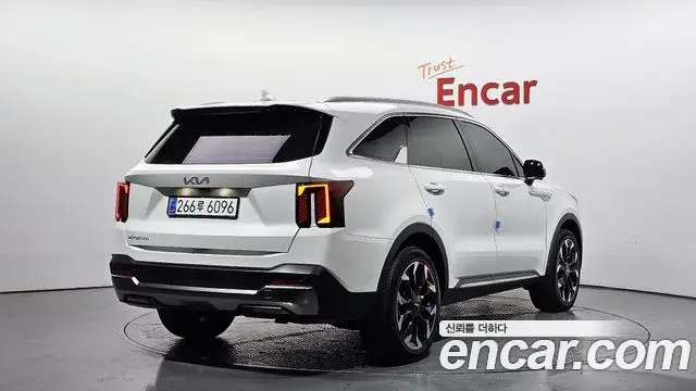 Kia Sorento 2023 — ფოტო 18/20