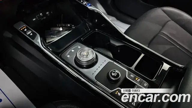 Kia Sorento 2023 — ფოტო 17/20