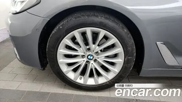 BMW 5 Series 2022 — ფოტო 16/20