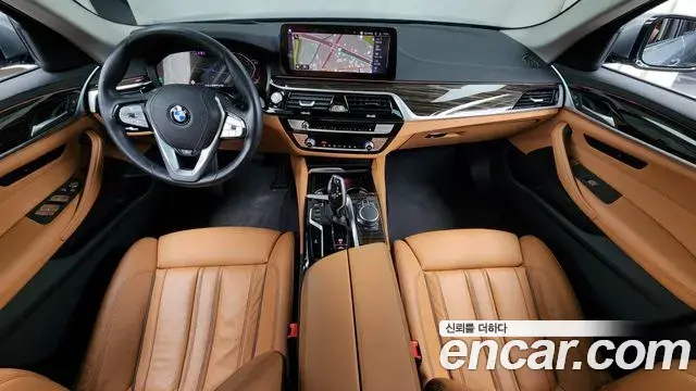 BMW 5 Series 2022 — ფოტო 8/20