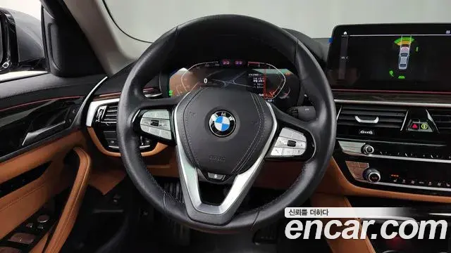 BMW 5 Series 2022 — ფოტო 18/20