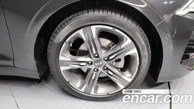 Kia K5 2020 — ფოტო 16/20