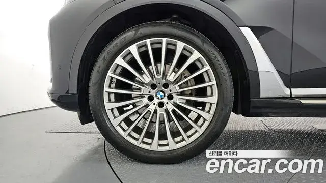 BMW X7 2020 — Photo 15/20
