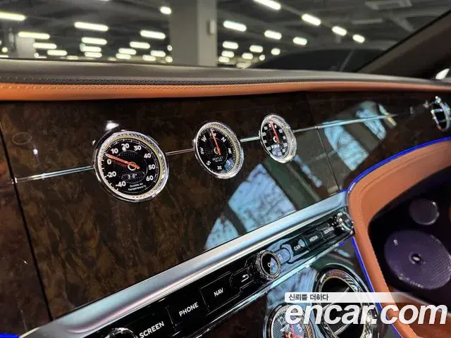 Bentley Continental GT 2021 — ფოტო 8/15