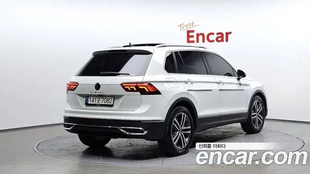 Volkswagen Tiguan 2021 — ფოტო 18/20