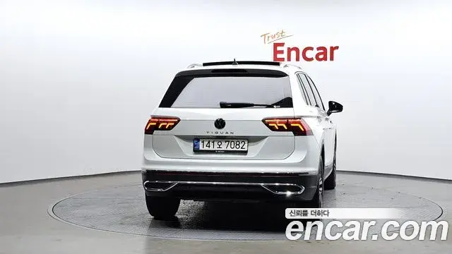 Volkswagen Tiguan 2021 — ფოტო 7/20