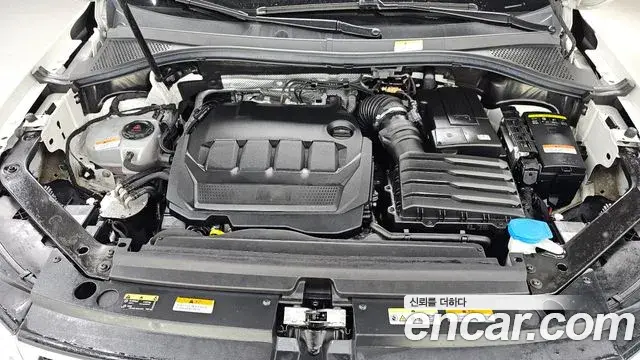 Volkswagen Tiguan 2021 — ფოტო 6/20