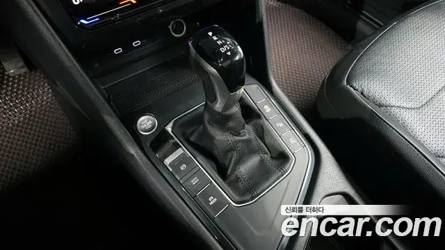 Volkswagen Tiguan 2021 — ფოტო 10/20