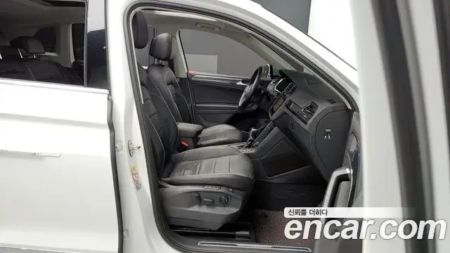 Volkswagen Tiguan 2021 — ფოტო 12/20