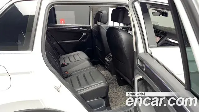 Volkswagen Tiguan 2021 — ფოტო 3/20