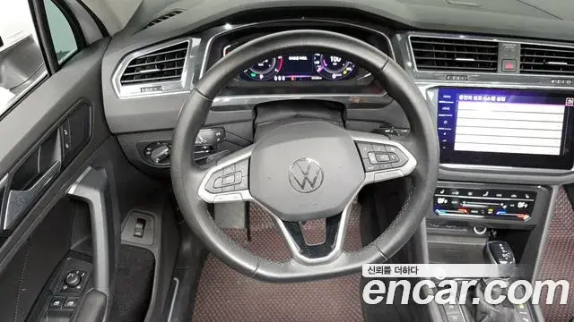 Volkswagen Tiguan 2021 — ფოტო 8/20