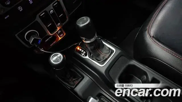 Jeep Wrangler 2020 — Şəkil 13/20