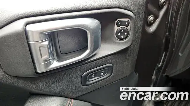 Jeep Wrangler 2020 — Şəkil 19/20