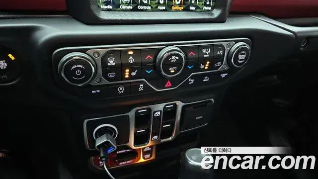 Jeep Wrangler 2020 — Şəkil 11/20