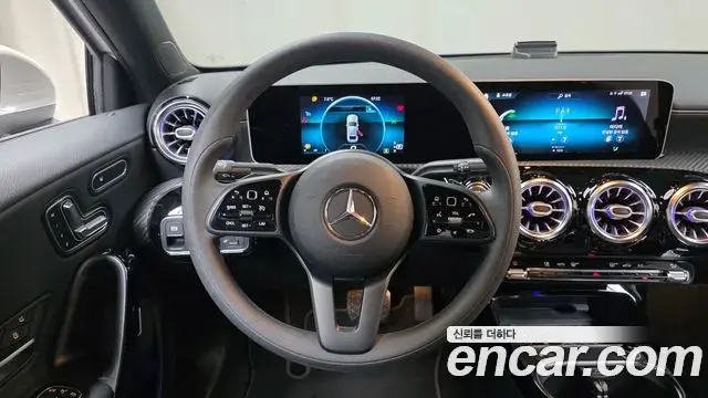 Mercedes-Benz A-Class 2020 — Photo 9/20