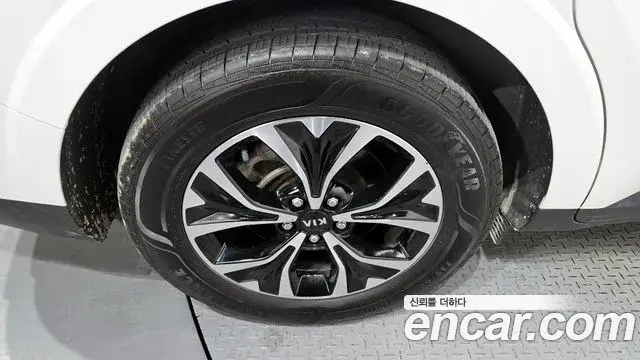 Kia Carnival 2021 — Фото 4/20