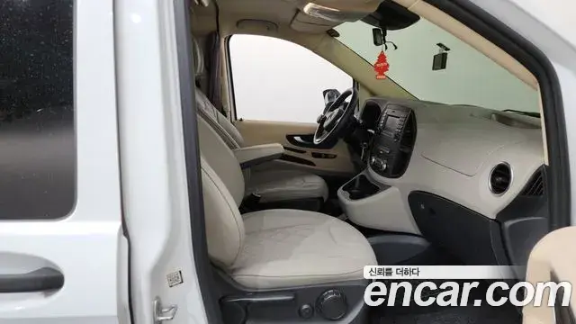 Mercedes-Benz V-Class 2020 — ფოტო 7/20