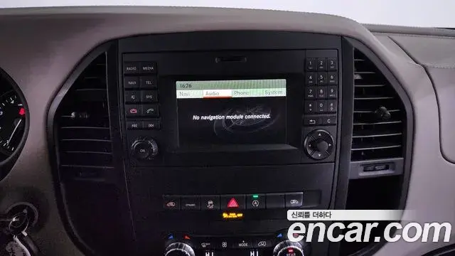 Mercedes-Benz V-Class 2020 — ფოტო 16/20