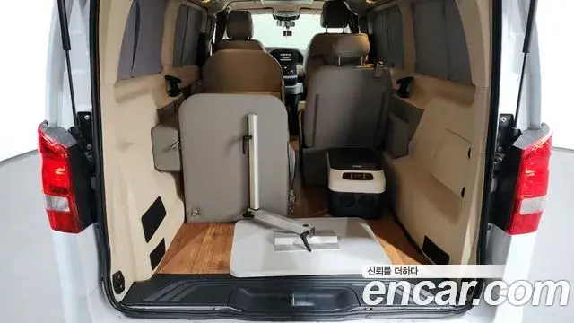 Mercedes-Benz V-Class 2020 — ფოტო 13/20