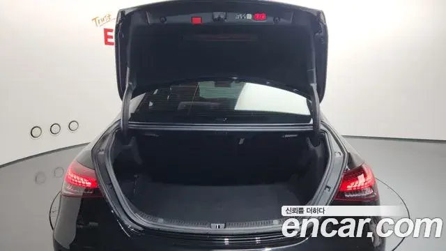 Mercedes-Benz E-Class 2022 — Şəkil 18/20