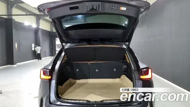 Lexus NX350h 2023 — Photo 2/18