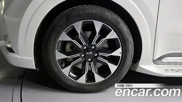 Kia Carnival 2021 — Фото 5/20