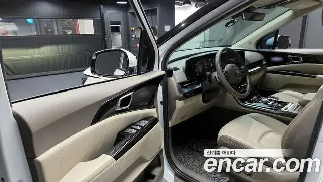 Kia Carnival 2021 — Фото 11/20