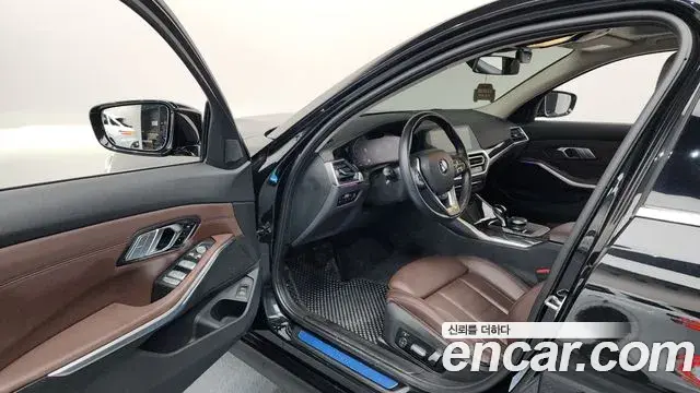 BMW 3 Series 2022 — Şəkil 12/20