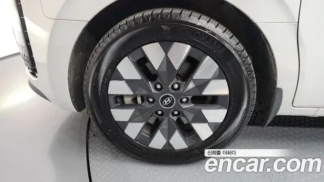 Hyundai Staria 2022 — ფოტო 10/20