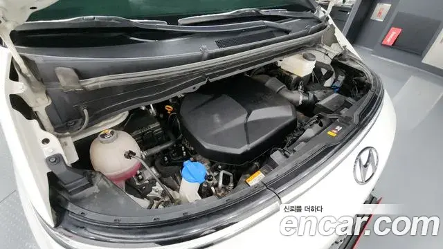 Hyundai Staria 2022 — ფოტო 16/20