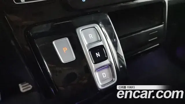 Hyundai Staria 2022 — ფოტო 6/20
