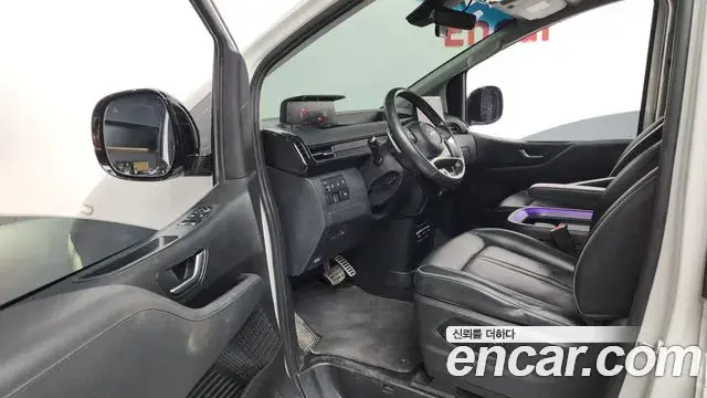 Hyundai Staria 2022 — ფოტო 9/20