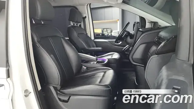 Hyundai Staria 2022 — ფოტო 7/20