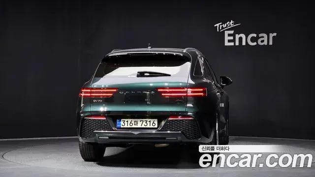 Genesis GV70 2021 — ფოტო 7/20