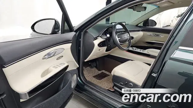 Genesis GV70 2021 — ფოტო 9/20