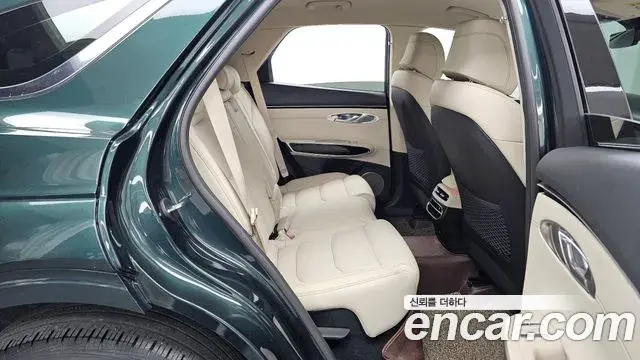 Genesis GV70 2021 — ფოტო 15/20