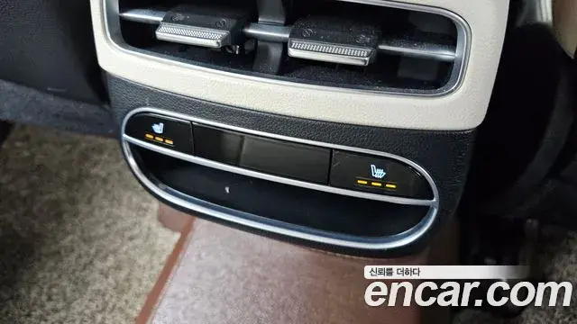 Genesis GV70 2021 — ფოტო 17/20