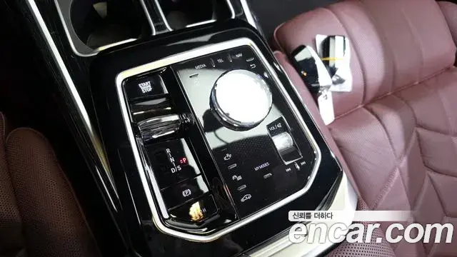 BMW 7 Series 2025 — Photo 6/20