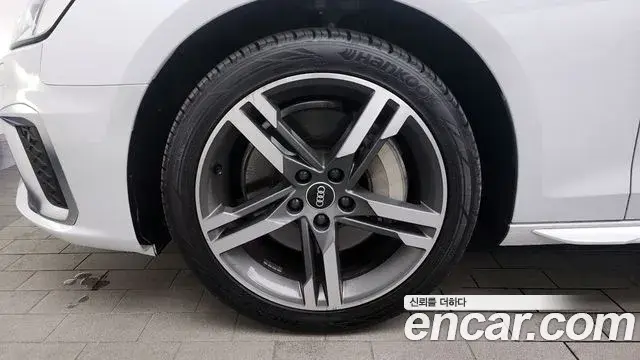 Audi A4 2021 — ფოტო 15/20