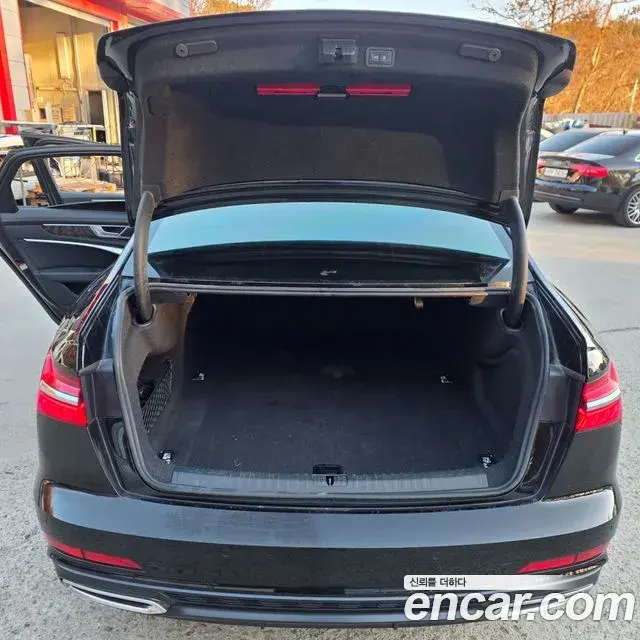 Audi A6 2022 — ფოტო 7/20