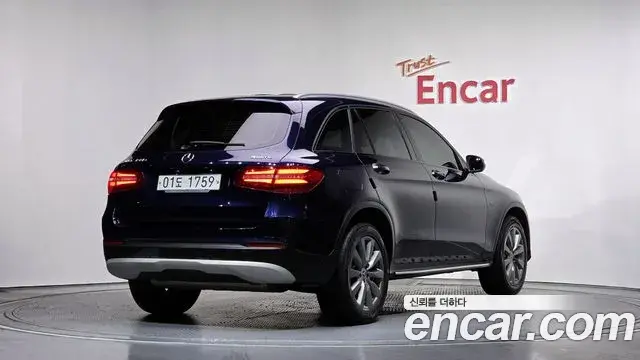 Mercedes-Benz GLC-Class 2018 — Photo 8/20