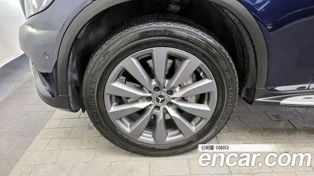 Mercedes-Benz GLC-Class 2018 — Photo 10/20