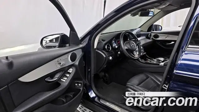 Mercedes-Benz GLC-Class 2018 — Photo 16/20