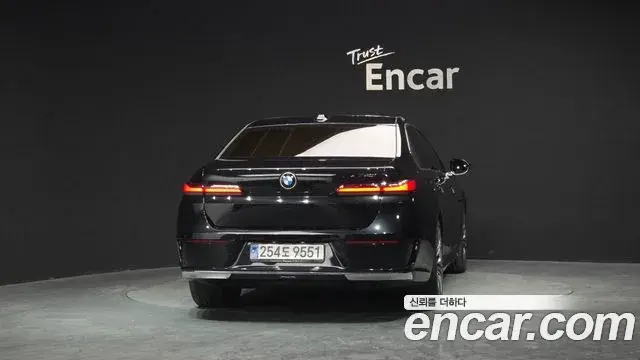 BMW 7 Series 2023 — ფოტო 4/19