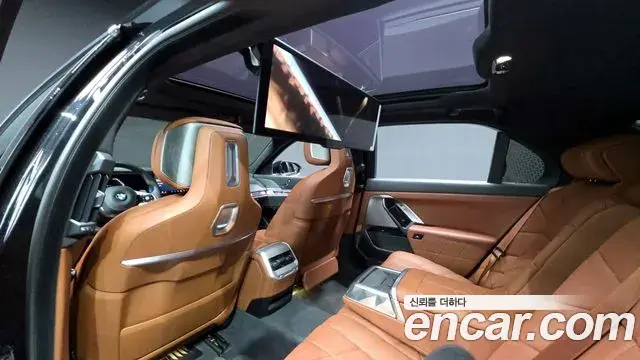 BMW 7 Series 2023 — ფოტო 7/19
