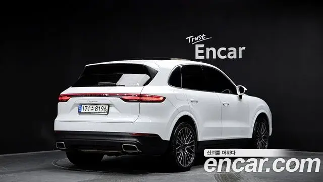 Porsche Cayenne 2020 — ფოტო 17/20