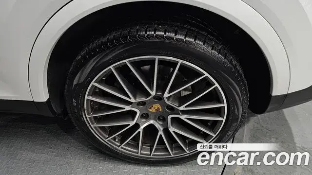 Porsche Cayenne 2020 — ფოტო 18/20