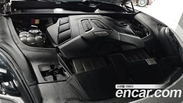 Porsche Cayenne 2020 — ფოტო 1/20