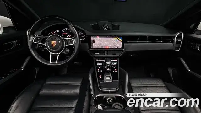 Porsche Cayenne 2020 — ფოტო 11/20